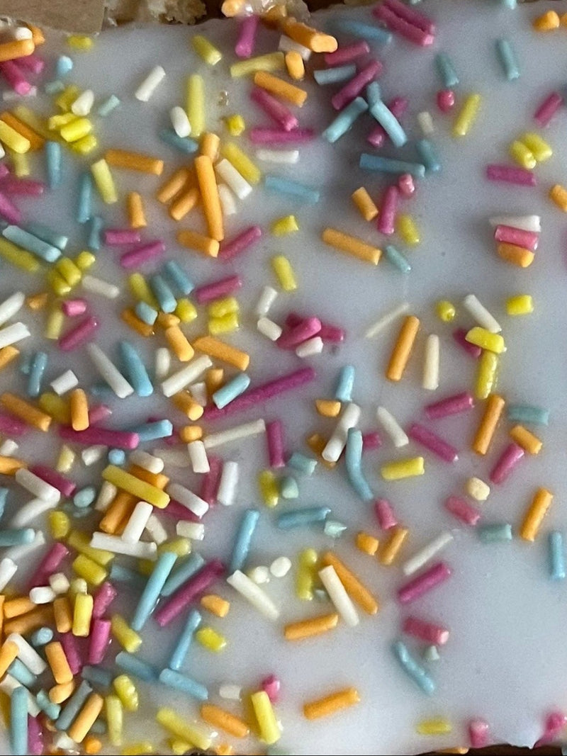 The Ultimate Taste of Childhood: Hetty's "Old School" Traybake.( price for 1)"We happily cater to all dietary needs—just ask!"